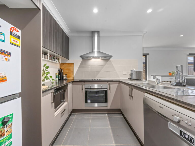 9 Maudsley Crescent, Collingwood Park QLD 4301