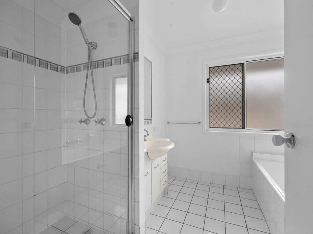 3 Norman Court, Hatton Vale QLD 4341