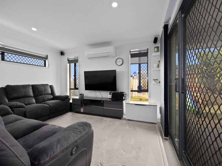 168 Fernbrooke Boulevard, Redbank Plains, QLD 4301