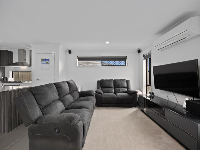 168 Fernbrooke Boulevard, Redbank Plains, QLD 4301