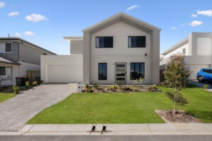15 Wilsons Peak Way, White Rock, QLD 4306