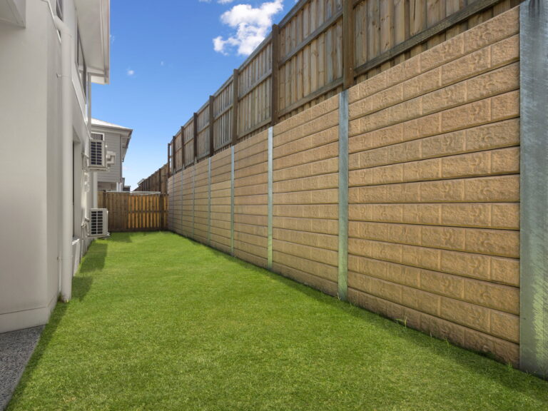 15 Wilsons Peak Way, White Rock, QLD 4306
