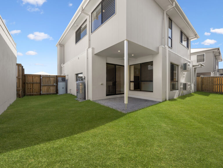 15 Wilsons Peak Way, White Rock, QLD 4306