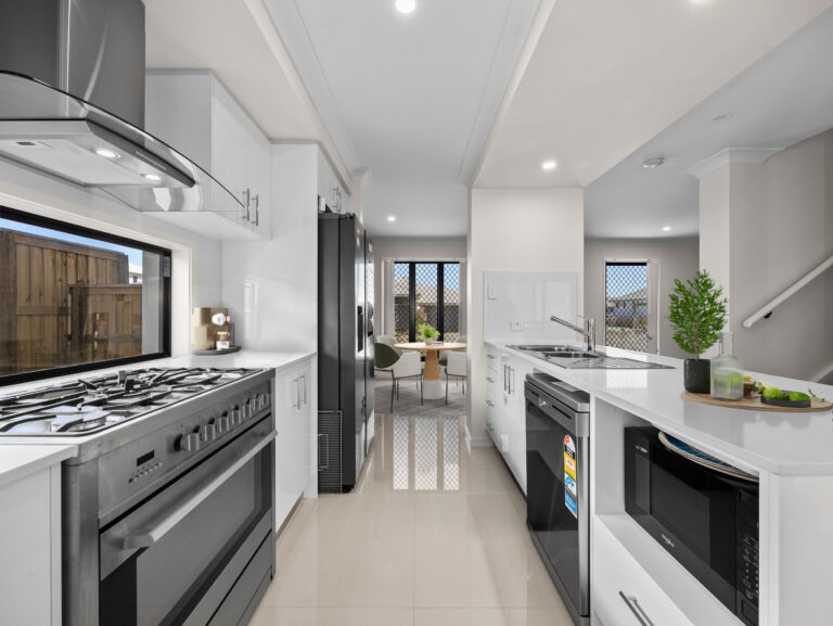 15 Wilsons Peak Way, White Rock, QLD 4306