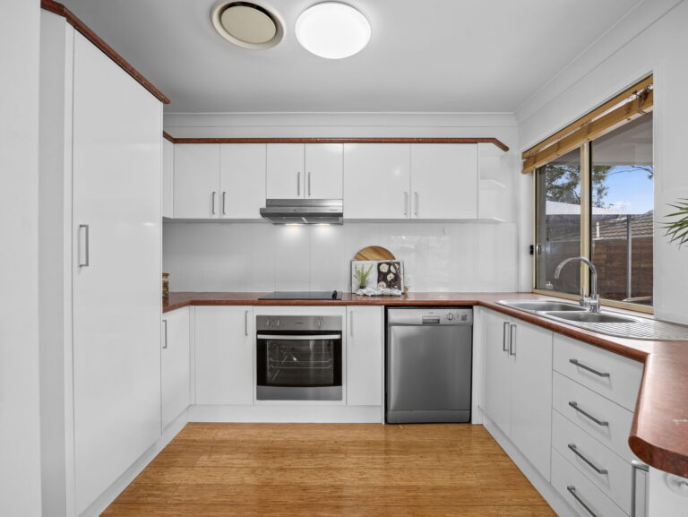 19 Homebush Crescent, Sinnamon Park, QLD 4073