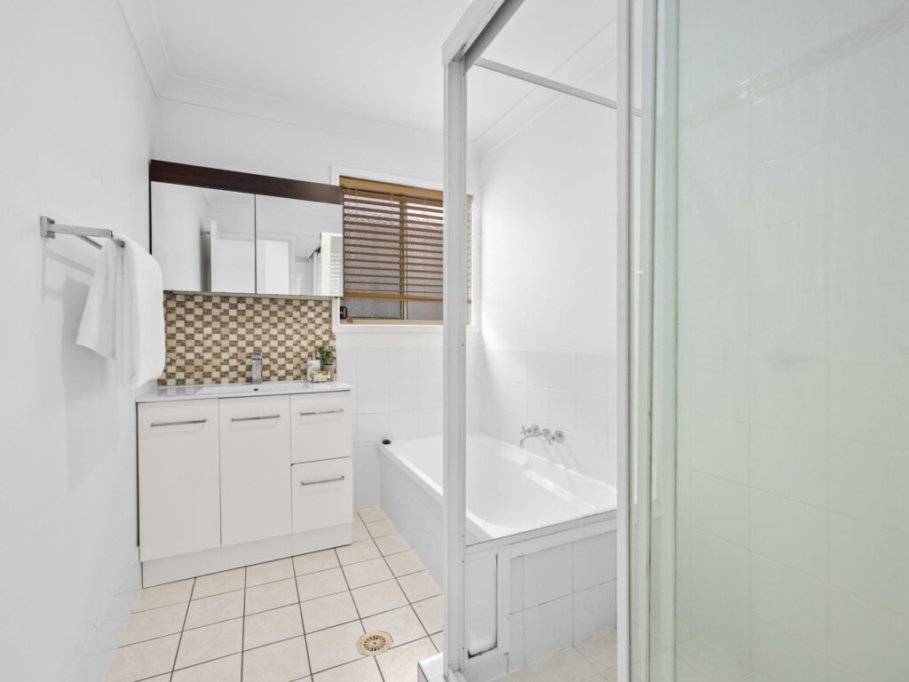 19 Homebush Crescent, Sinnamon Park, QLD 4073