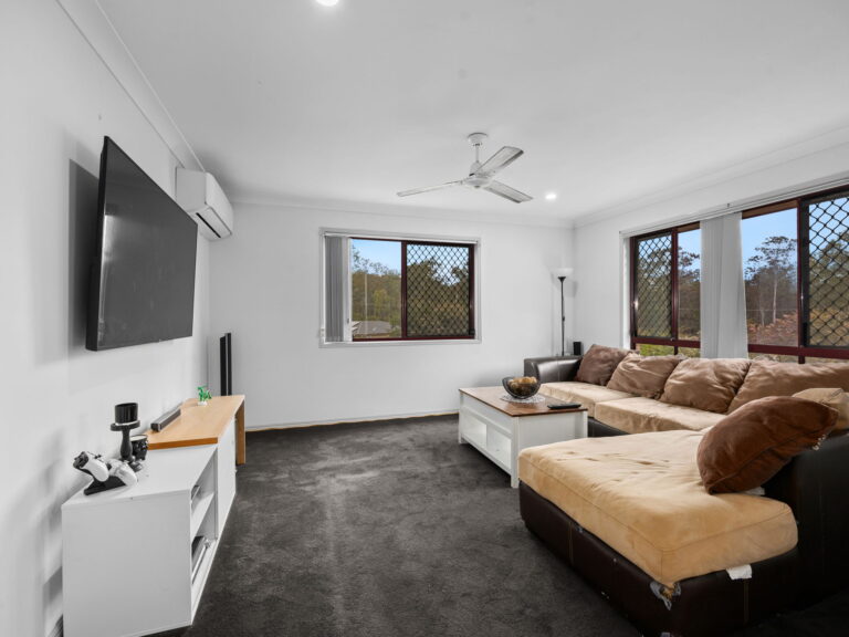 9 Banbury Close, Bundamba QLD 4304