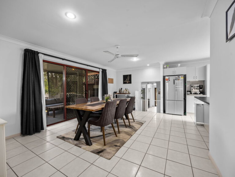 9 Banbury Close, Bundamba QLD 4304