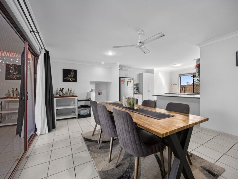 9 Banbury Close, Bundamba QLD 4304