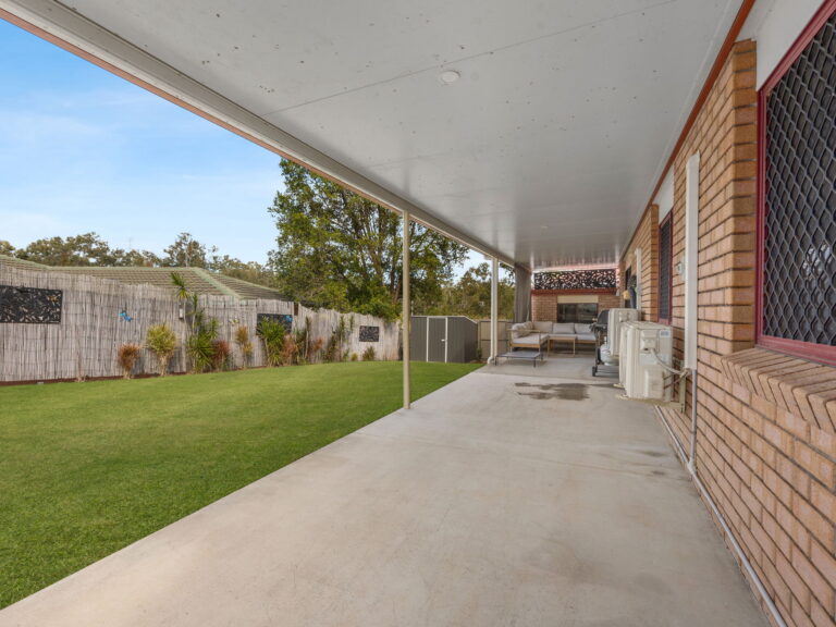 9 Banbury Close, Bundamba QLD 4304