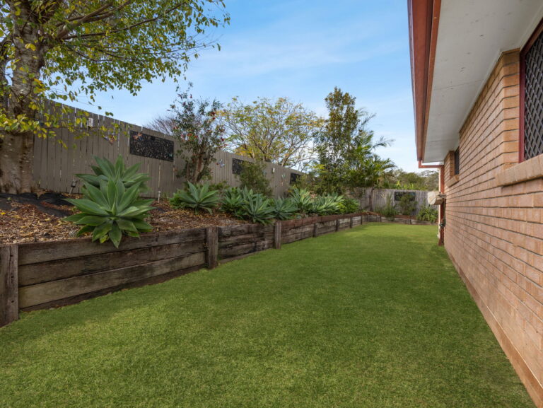 9 Banbury Close, Bundamba QLD 4304