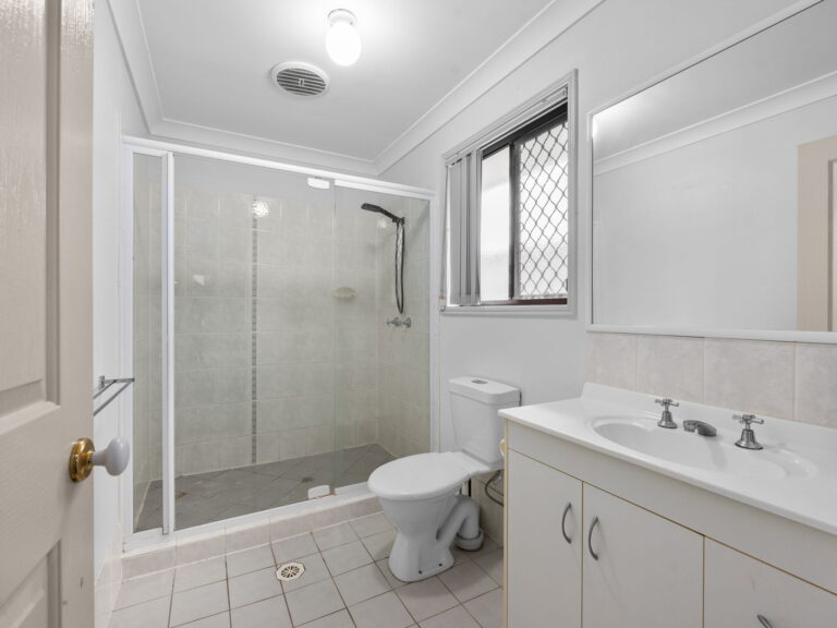 9 Banbury Close, Bundamba QLD 4304