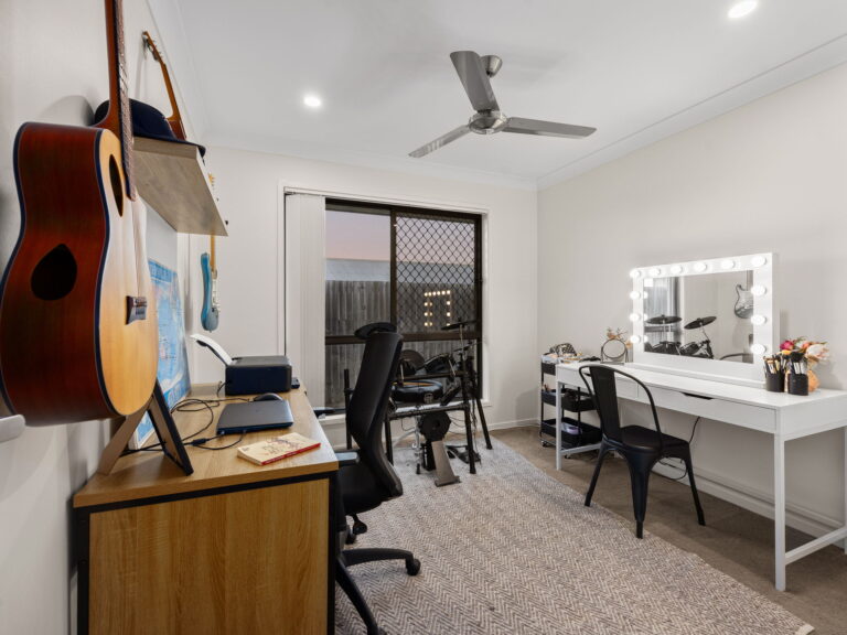 8 Wyness Court, Deebing Heights, QLD 4306