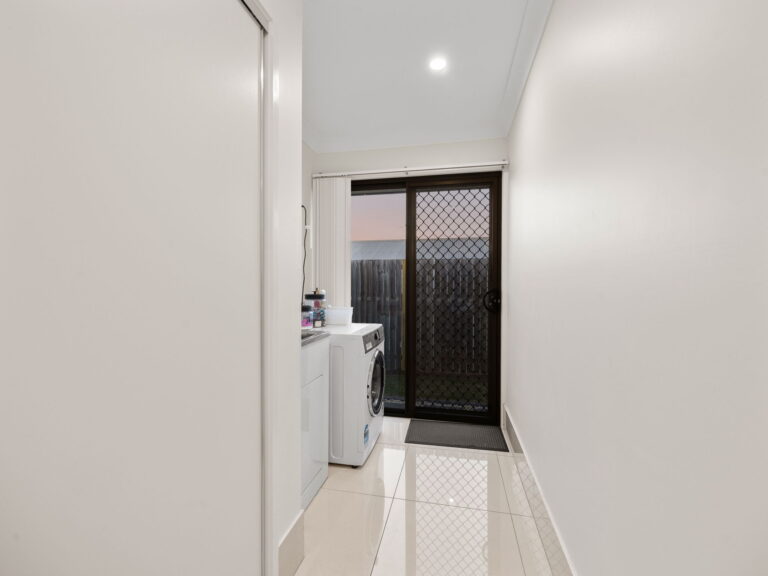 8 Wyness Court, Deebing Heights, QLD 4306
