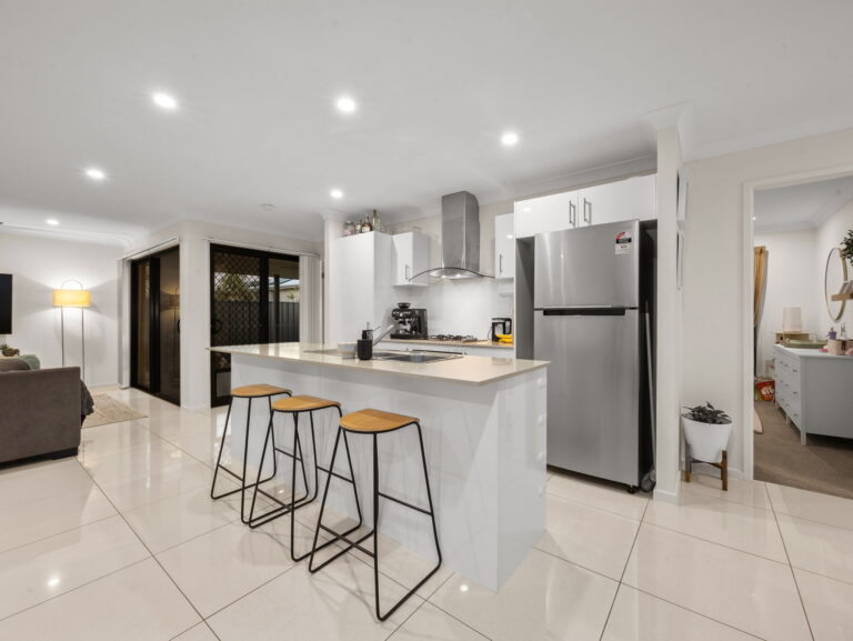 8 Wyness Court, Deebing Heights, QLD 4306