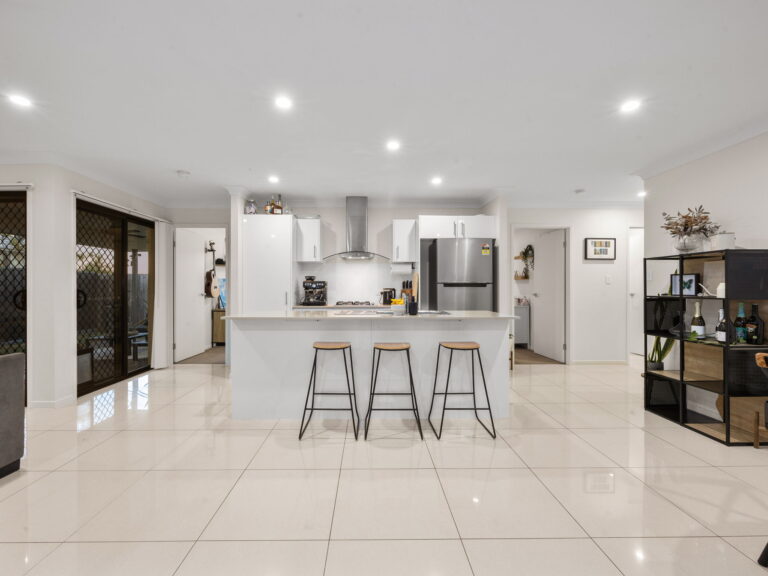 8 Wyness Court, Deebing Heights, QLD 4306