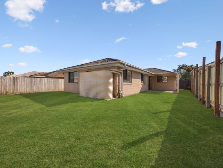 7 Pleasant Drive, Redbank Plains, QLD 4301