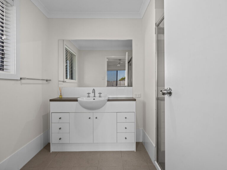 7 Pleasant Drive, Redbank Plains, QLD 4301