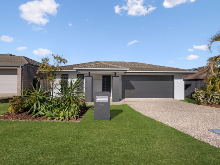 7 Pleasant Drive, Redbank Plains, QLD 4301