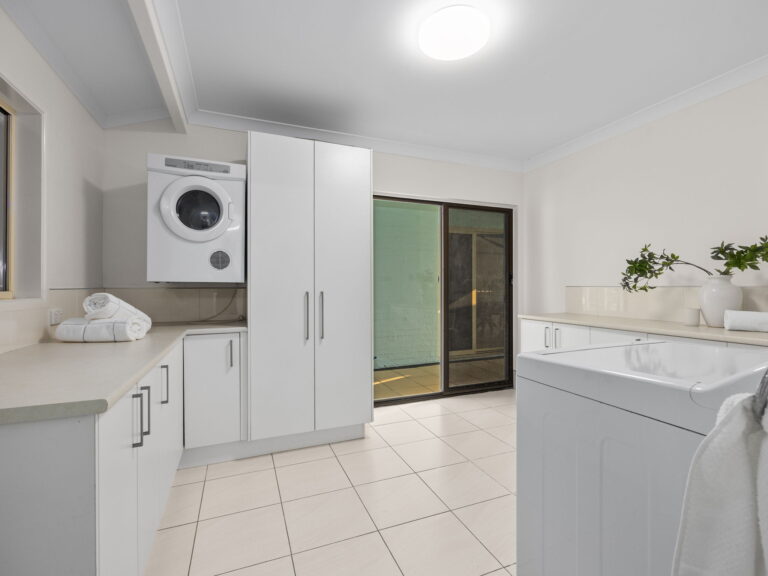 25 Moss Road, Camira, QLD 4300