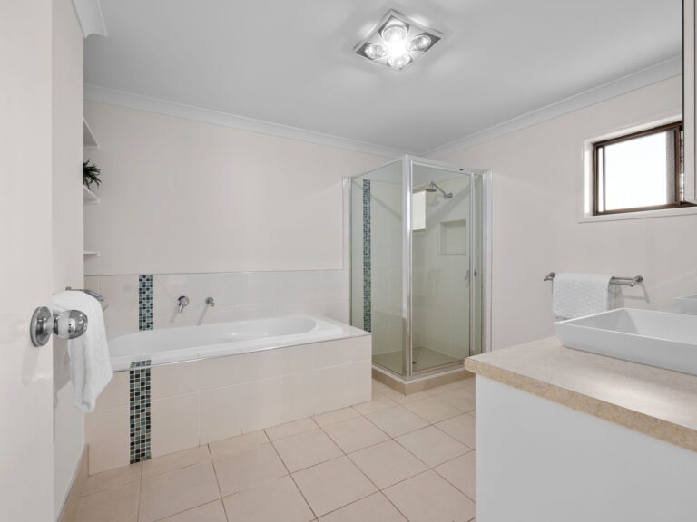 25 Moss Road, Camira, QLD 4300