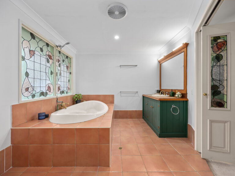 12 Islandview Street, Barellan Point, QLD 4306