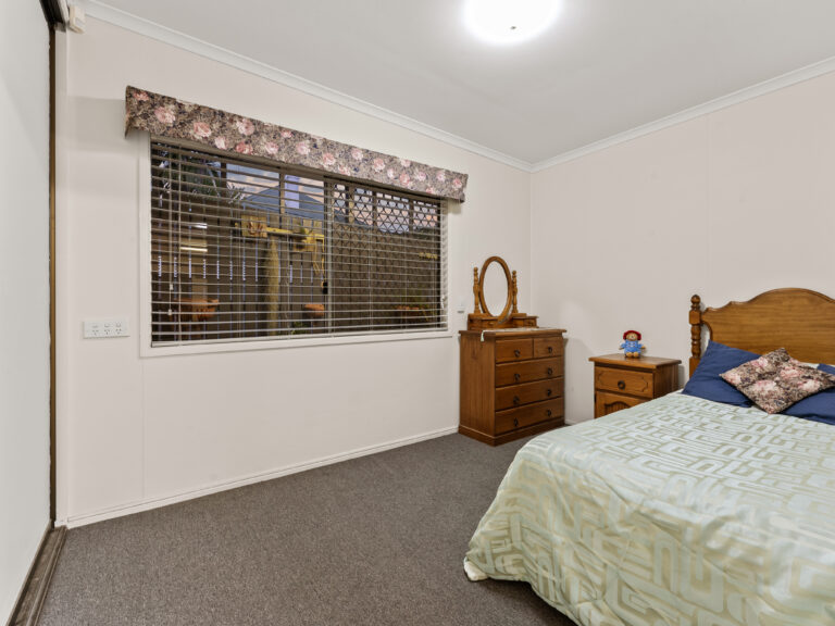 19 Deebing Street, West Ipswich, QLD 4305