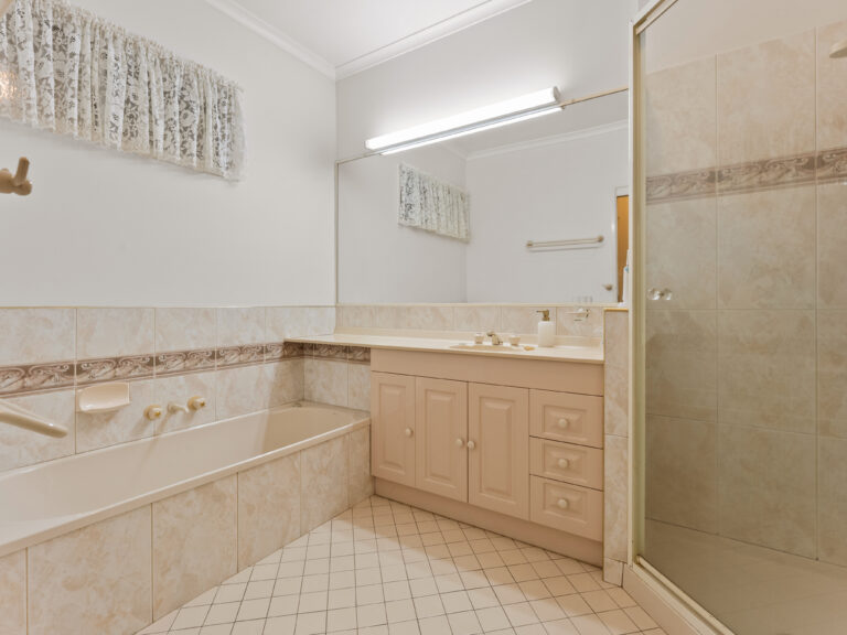 19 Deebing Street, West Ipswich, QLD 4305