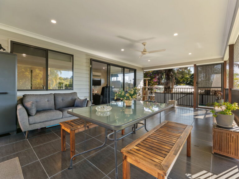 11 Crestwood Drive, Camira, QLD 4300