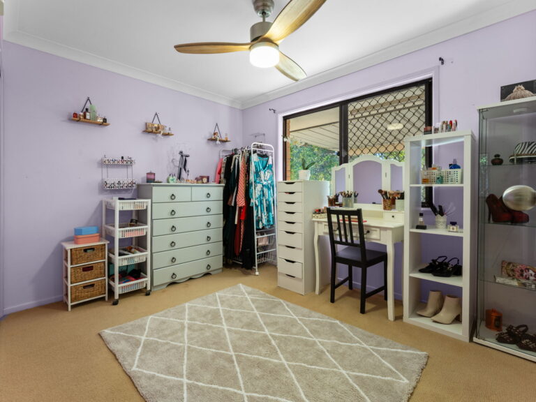 11 Crestwood Drive, Camira, QLD 4300