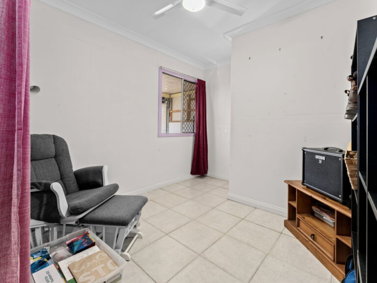 11 Crestwood Drive, Camira, QLD 4300