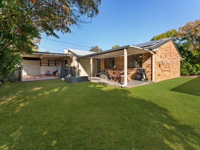 11 Crestwood Drive, Camira, QLD 4300
