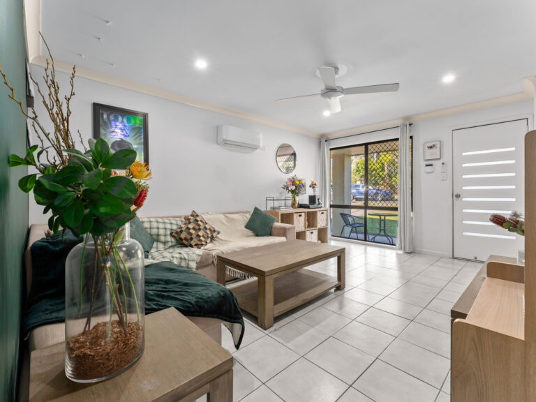 11 Crestwood Drive, Camira, QLD 4300