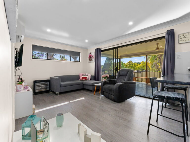 11 Crestwood Drive, Camira, QLD 4300