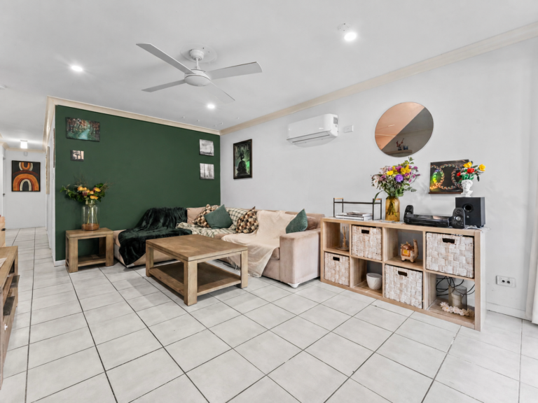 11 Crestwood Drive, Camira, QLD 4300