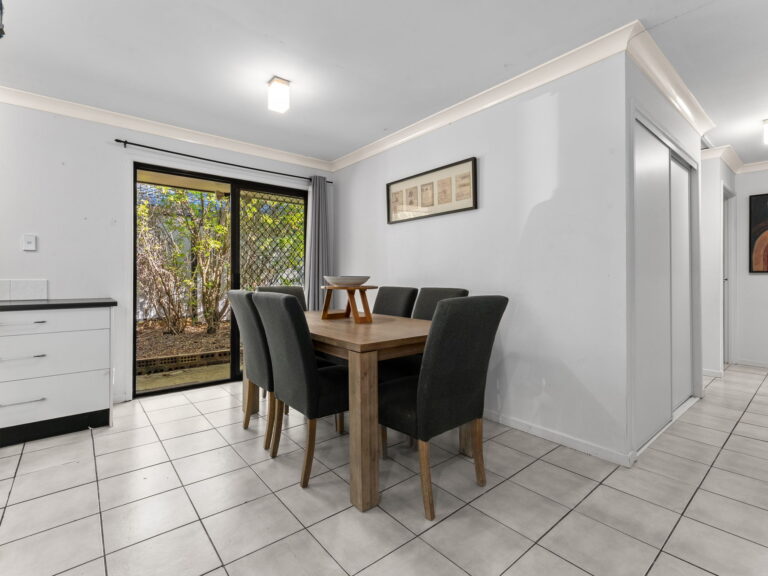 11 Crestwood Drive, Camira, QLD 4300