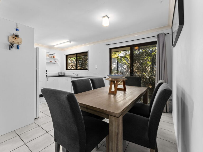 11 Crestwood Drive, Camira, QLD 4300