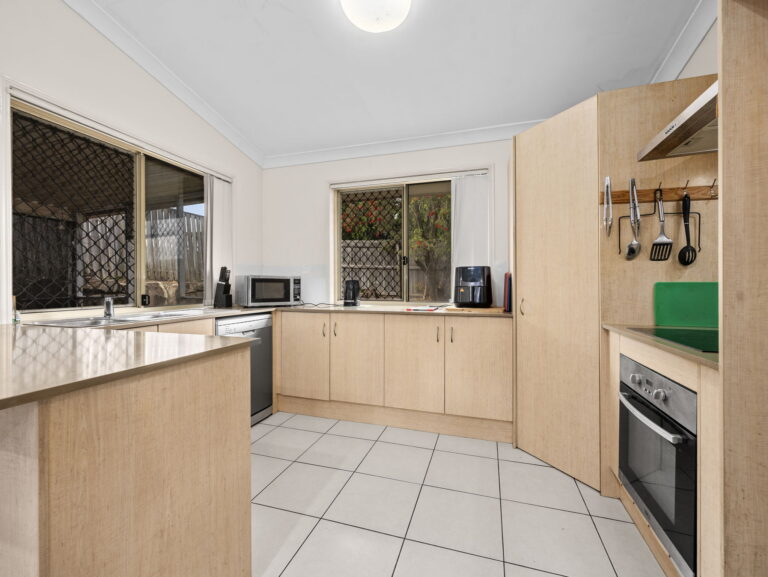31 Dornoch Crescent, Raceview, QLD 4305