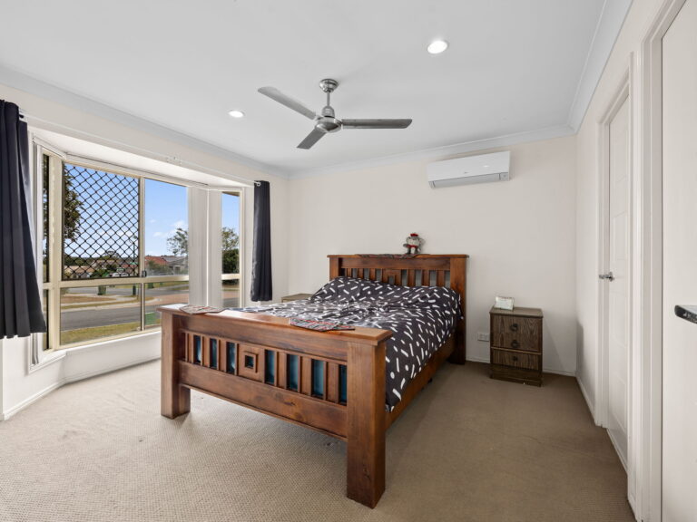 31 Dornoch Crescent, Raceview, QLD 4305