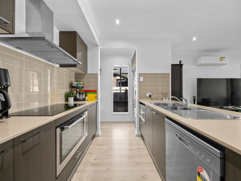 64 Niels Crescent, Park Ridge, QLD 4125