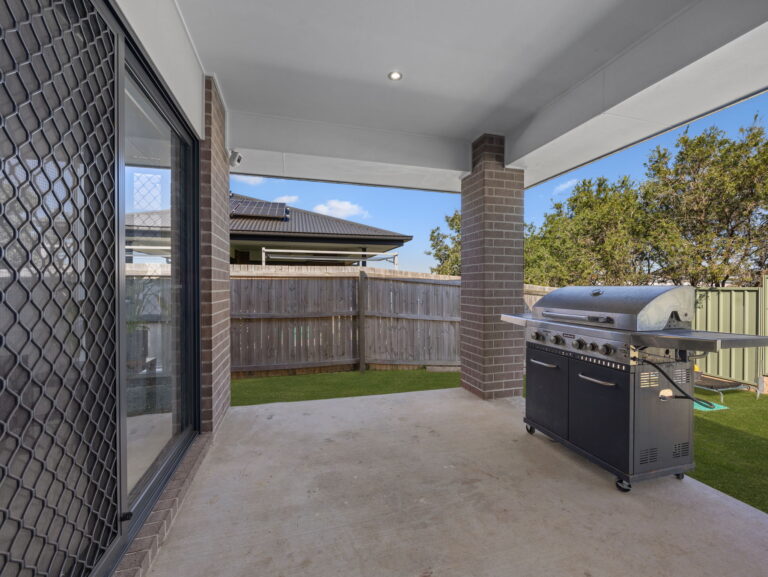 64 Niels Crescent, Park Ridge, QLD 4125