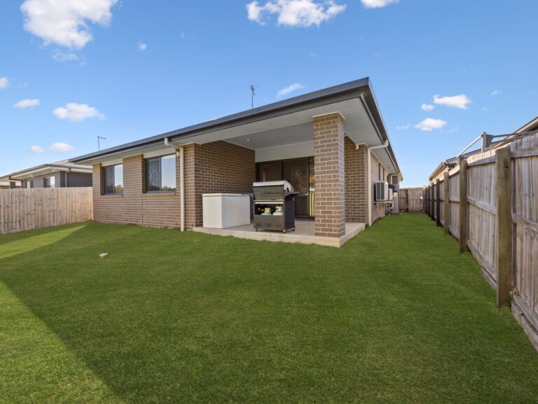 64 Niels Crescent, Park Ridge, QLD 4125