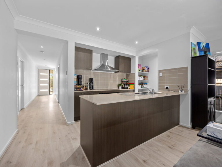 64 Niels Crescent, Park Ridge, QLD 4125