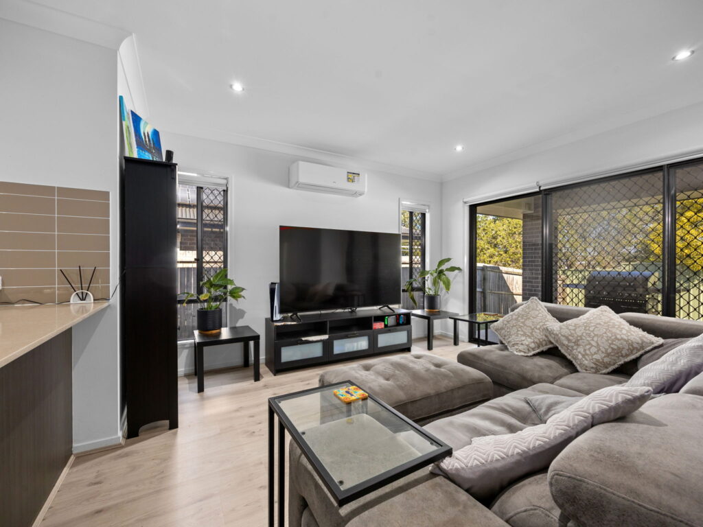 64 Niels Crescent, Park Ridge, QLD 4125