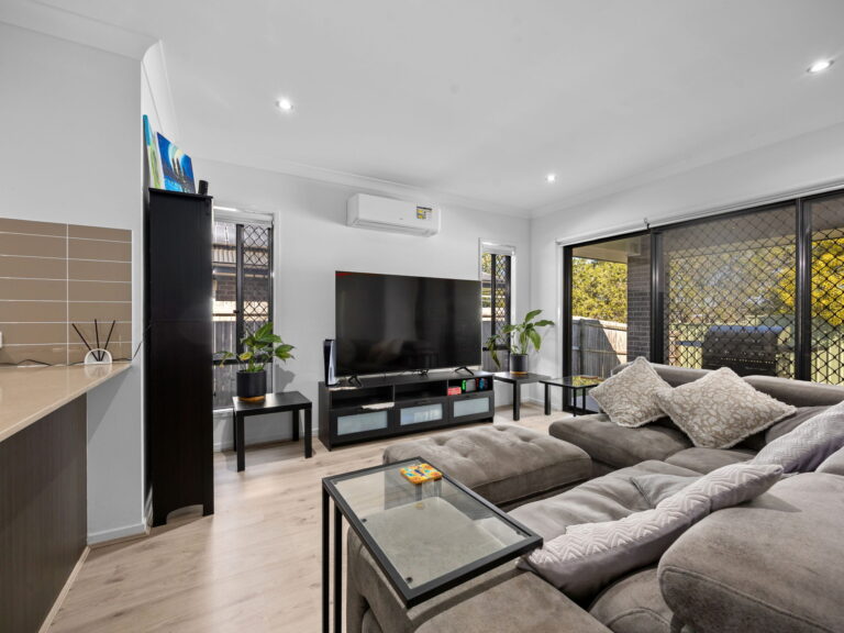 64 Niels Crescent, Park Ridge, QLD 4125