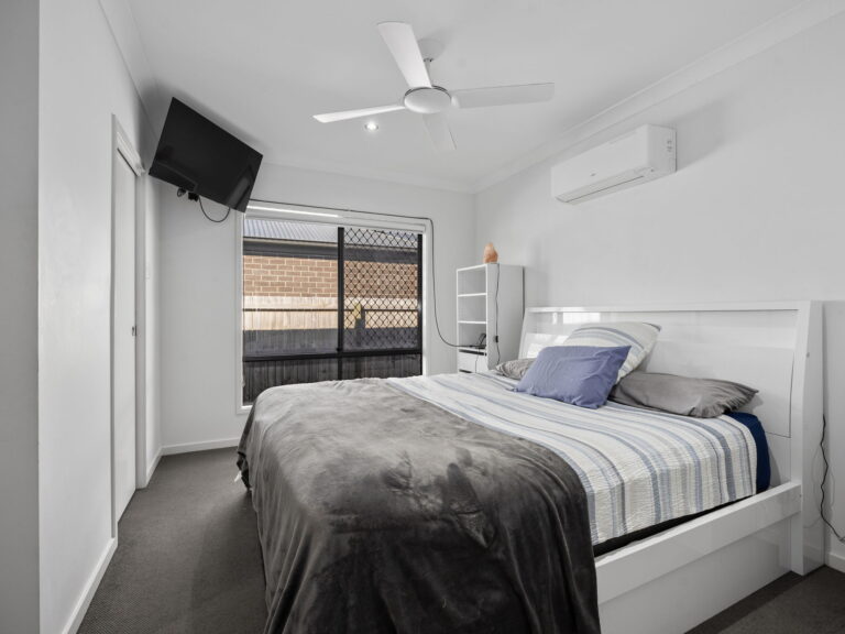 64 Niels Crescent, Park Ridge, QLD 4125