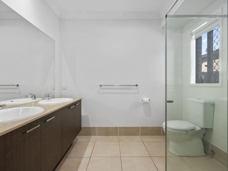 64 Niels Crescent, Park Ridge, QLD 4125