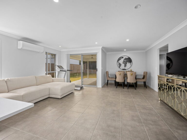 73 Whitby Circuit, Jimboomba, QLD 4280