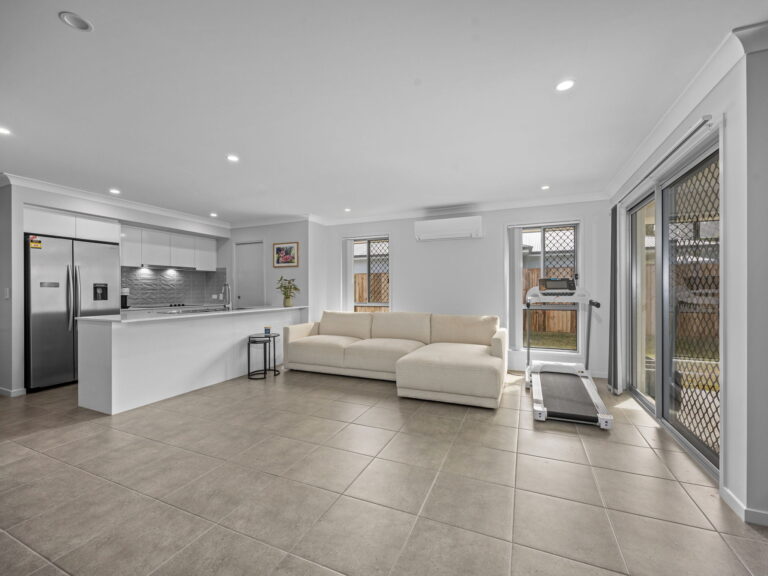 73 Whitby Circuit, Jimboomba, QLD 4280