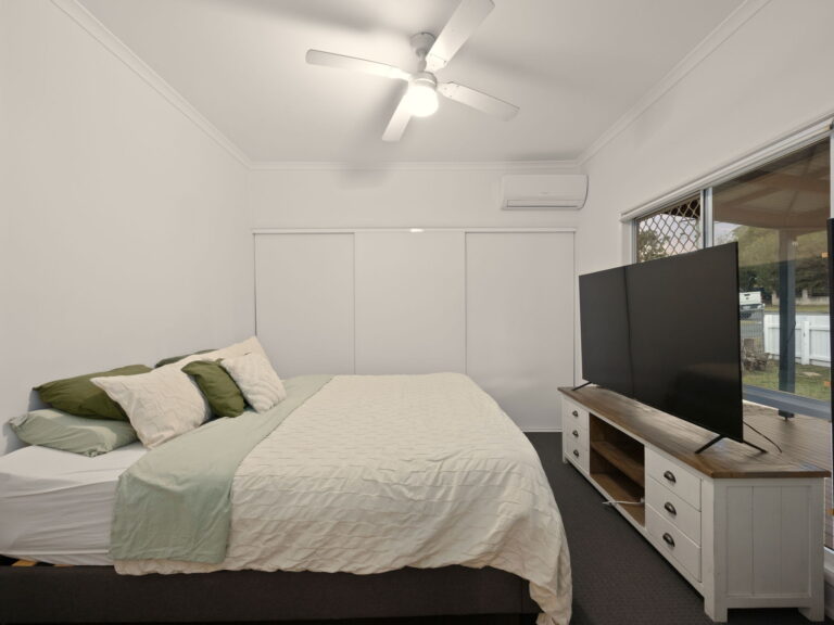 2 George Street, Blackstone, QLD 4304